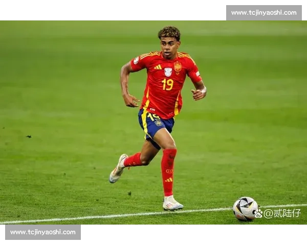 父爱如山！亚马尔父亲 39 岁生日晒合影：10 号传承，儿子未来可期